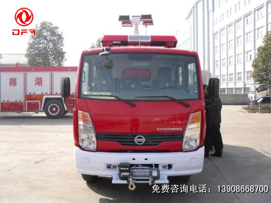 日產尼桑消防車前面